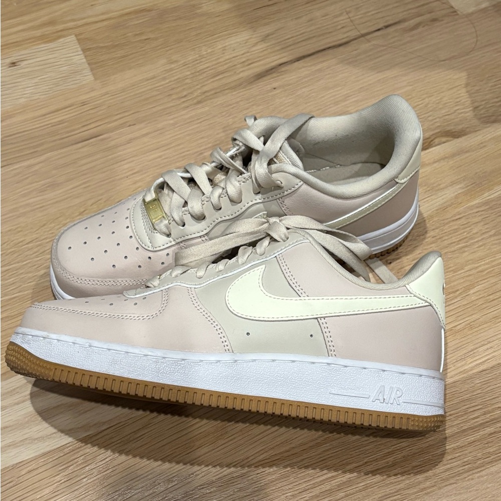 Nike Women’s Air Force 1 Sanddrift Coconut Milk